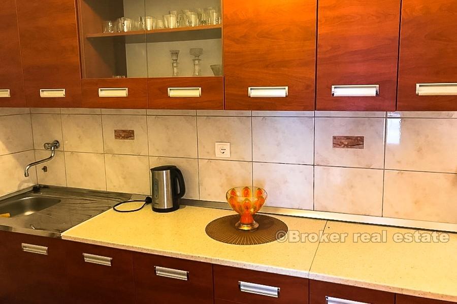 Kamenný dům se zahradou, k prodeji