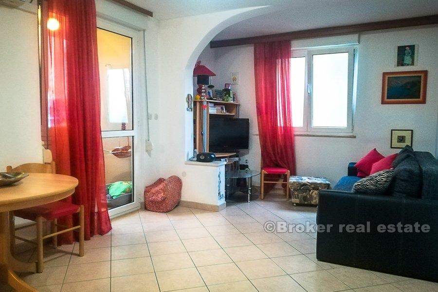 Confortevole appartamento con due camere da letto, in vendita