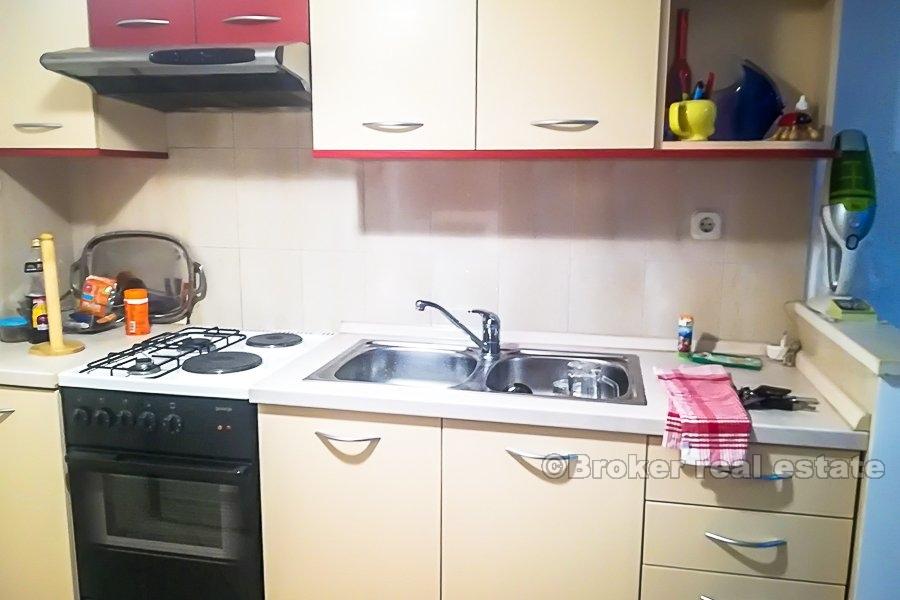 Wygodne mieszkanie z dwiema sypialniami, na sprzedaż