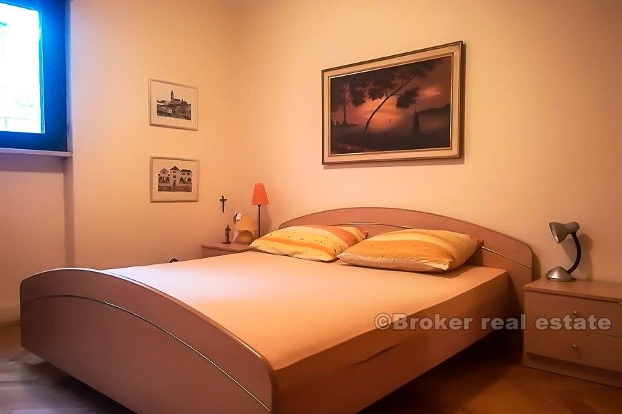 Confortevole appartamento con due camere da letto, in vendita