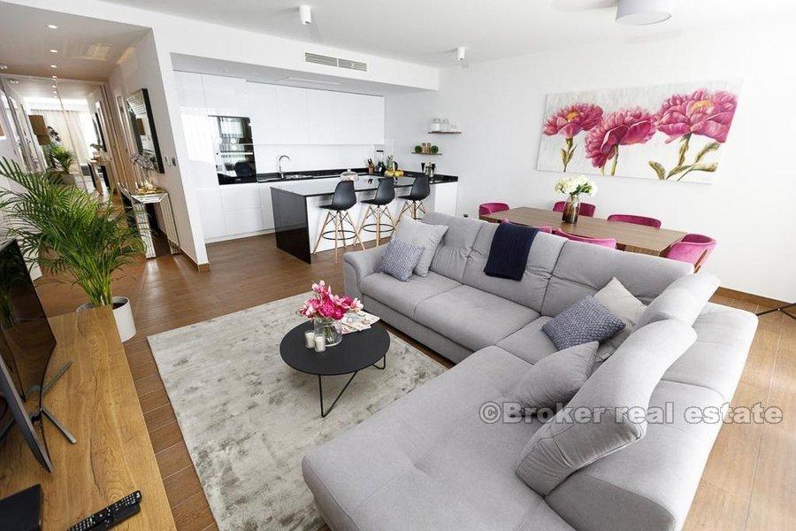 Luksusowy apartament z widokiem na morze, na sprzedaż