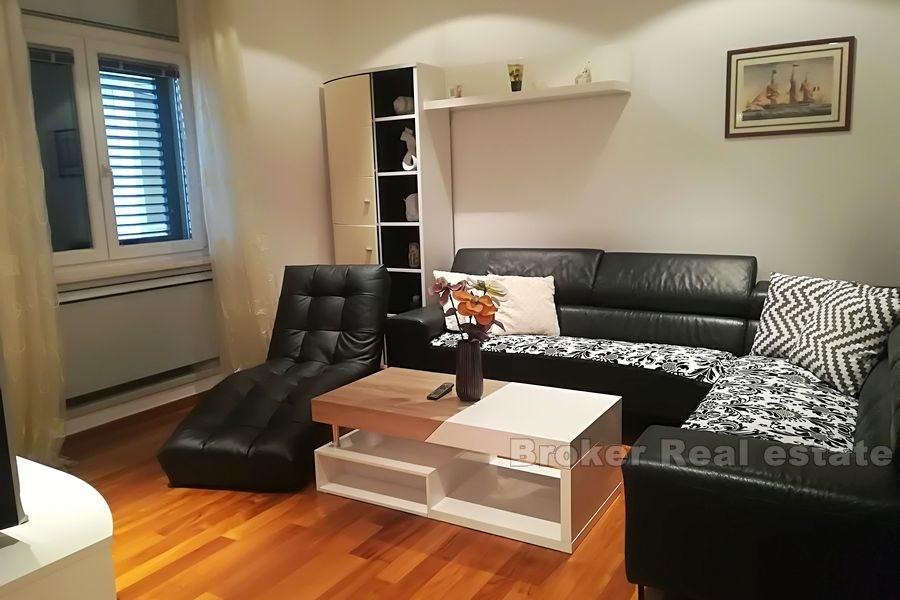 Appartamento con due camere da letto ben arredato