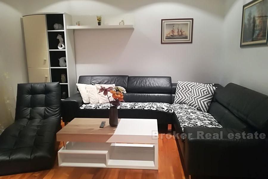 Appartamento con due camere da letto ben arredato