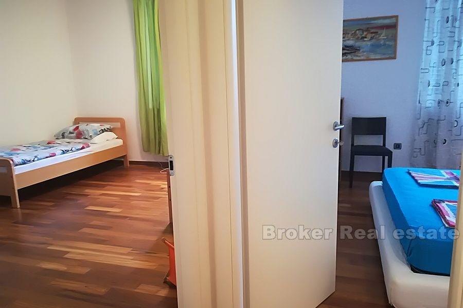 Appartamento con due camere da letto ben arredato