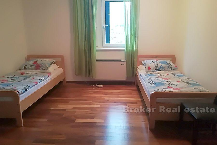 Appartamento con due camere da letto ben arredato