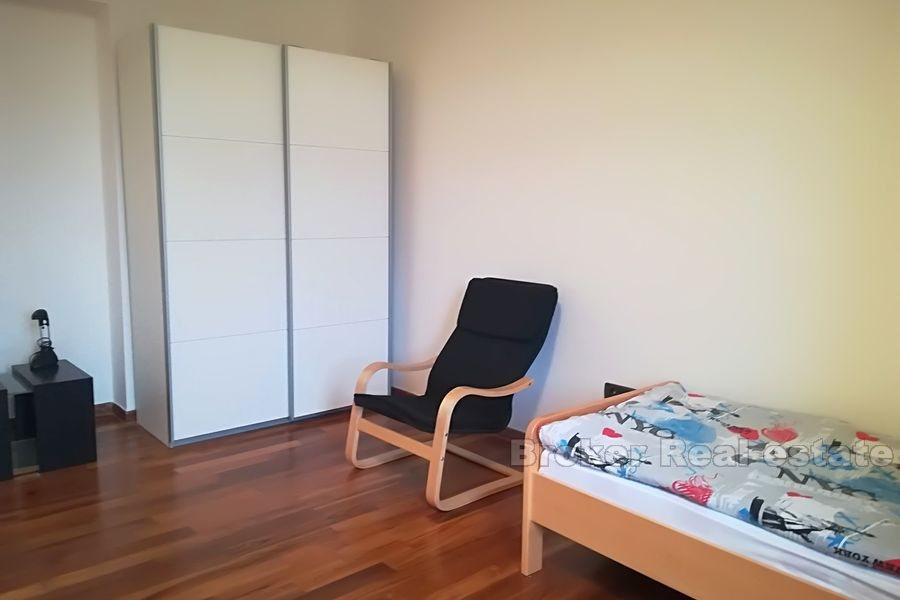 Appartamento con due camere da letto ben arredato