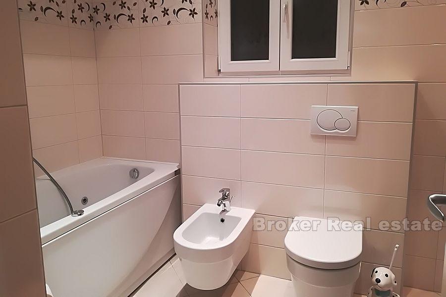 Appartamento con due camere da letto ben arredato