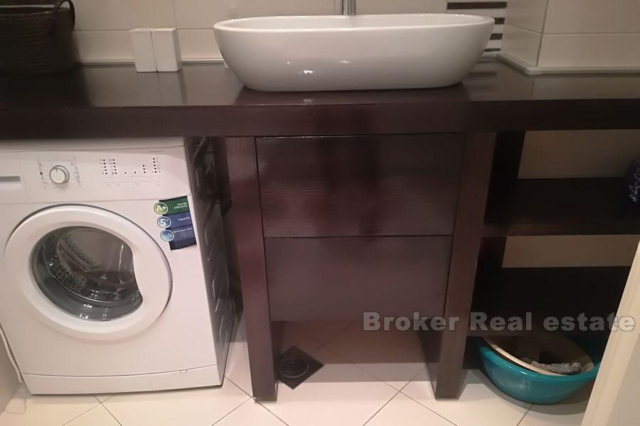 Appartamento con due camere da letto ben arredato