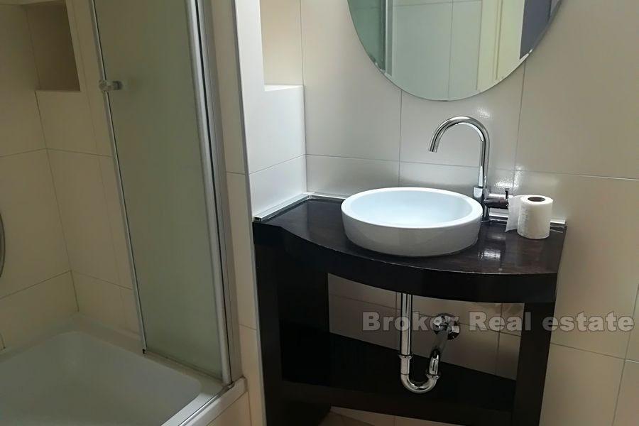 Appartamento con due camere da letto ben arredato