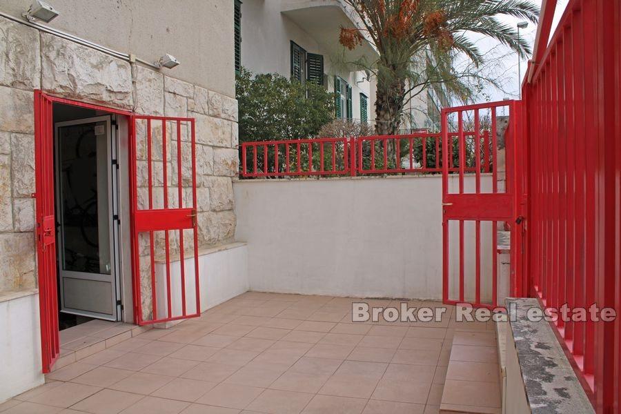 Locali commerciali, in vendita