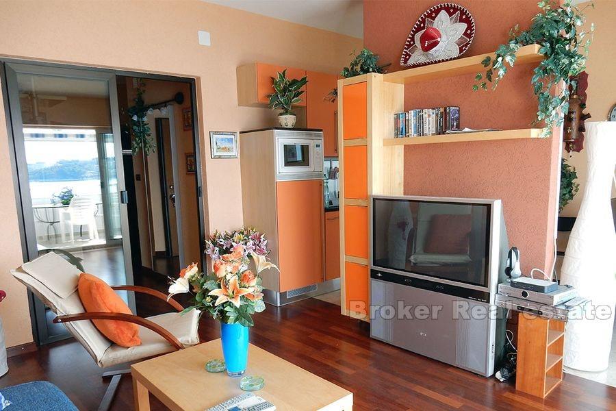 Stobrec, appartement deux chambres avec vue dégagée sur la mer