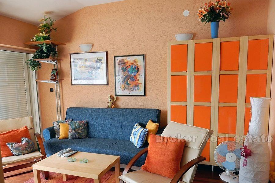 Stobreč, dvoupokojový apartmán s otevřeným výhledem na moře