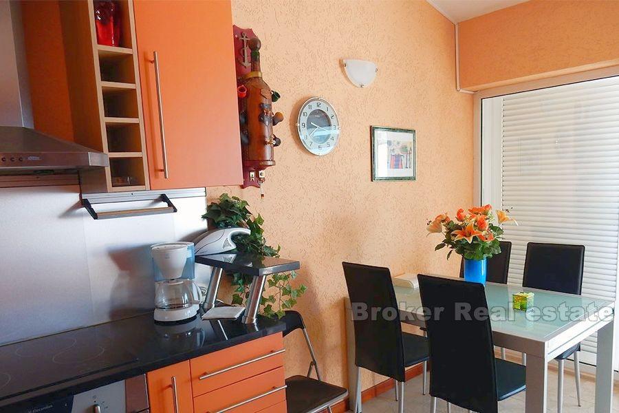 Stobreč, dvoupokojový apartmán s otevřeným výhledem na moře