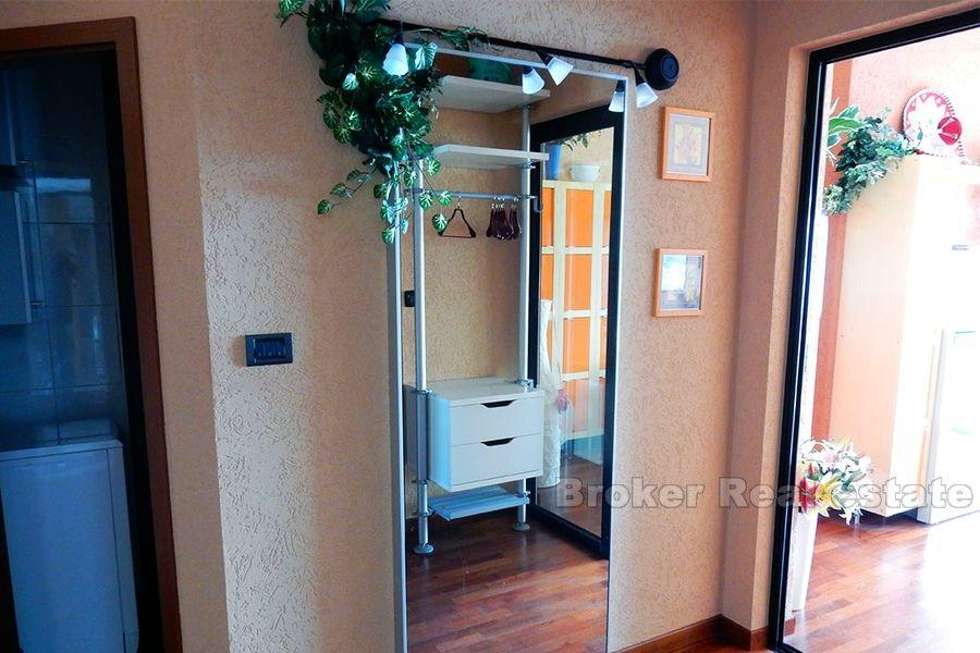 Stobreč, dvoupokojový apartmán s otevřeným výhledem na moře