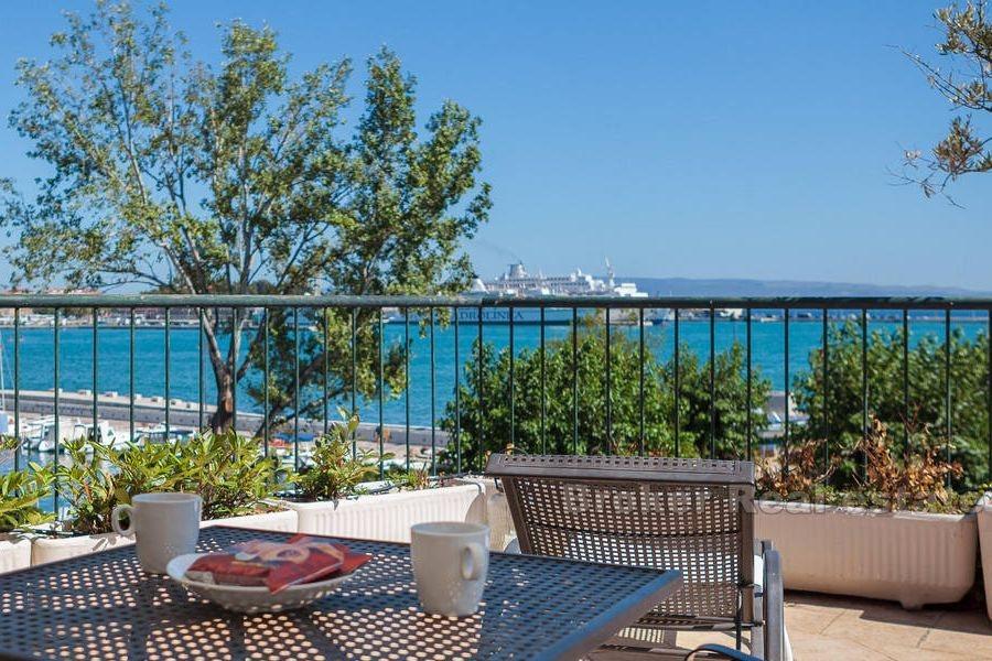 Studio apartment in a unique location