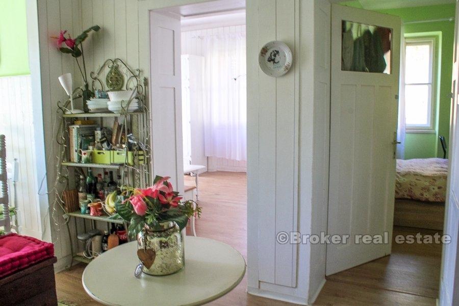 Appartement de trois pièces dans le centre, à vendre