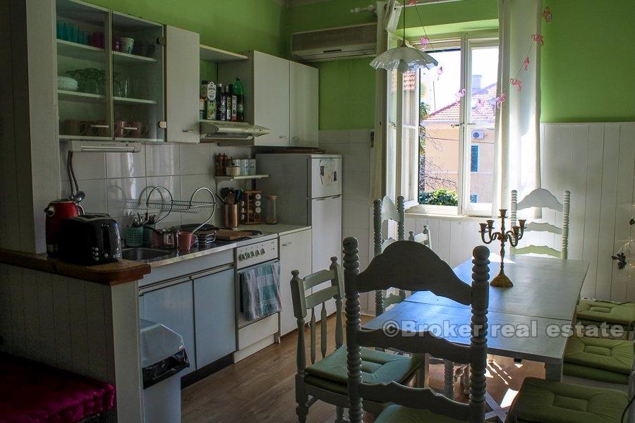 Appartamento trilocale in centro, in vendita