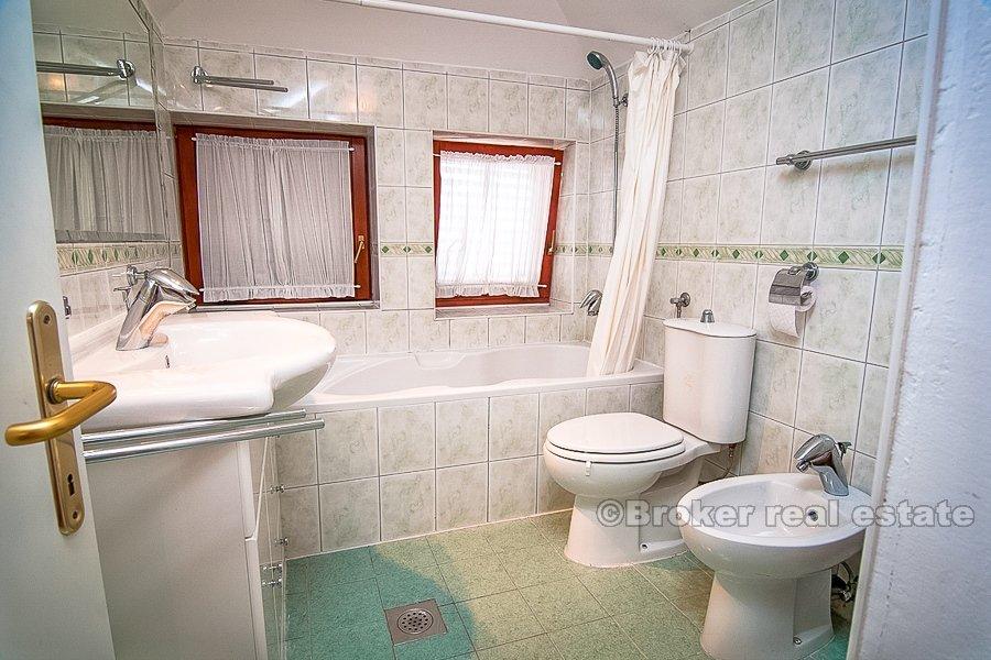 Apartman u centru grada, na prodaju