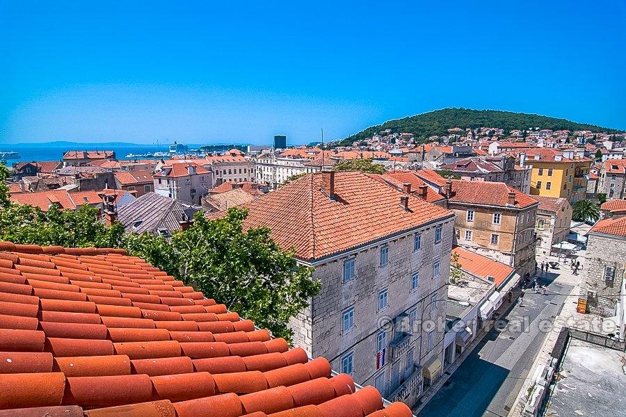 Appartamento in centro città, in vendita