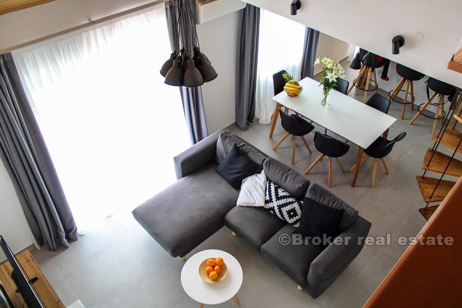 Dwupiętrowy penthouse w Bol, długoterminowy wynajem
