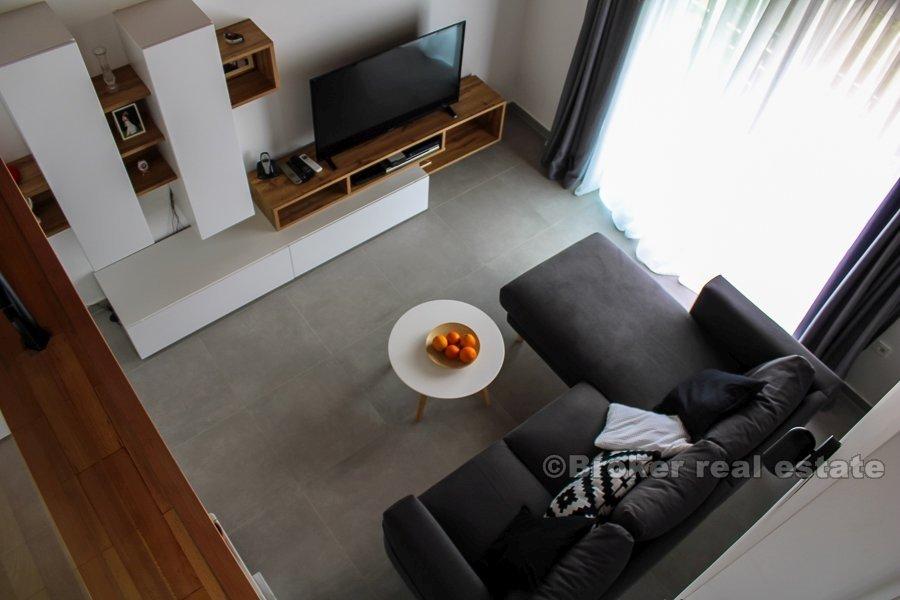 Dwupiętrowy penthouse w Bol, długoterminowy wynajem