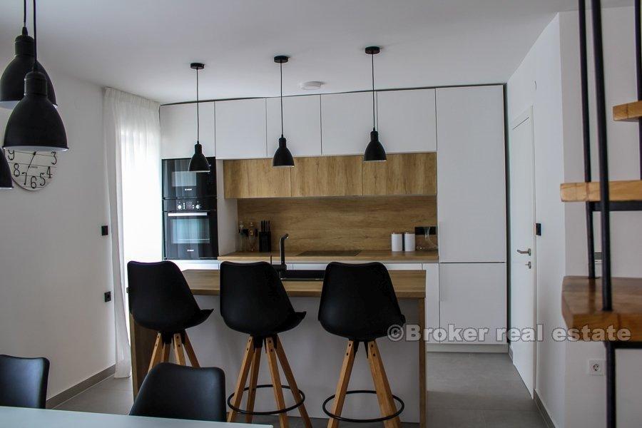 Dwupiętrowy penthouse w Bol, długoterminowy wynajem