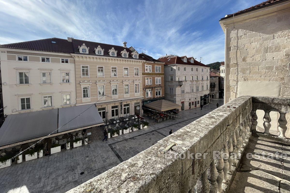 Třípodlažní byt v centru, na prodej
