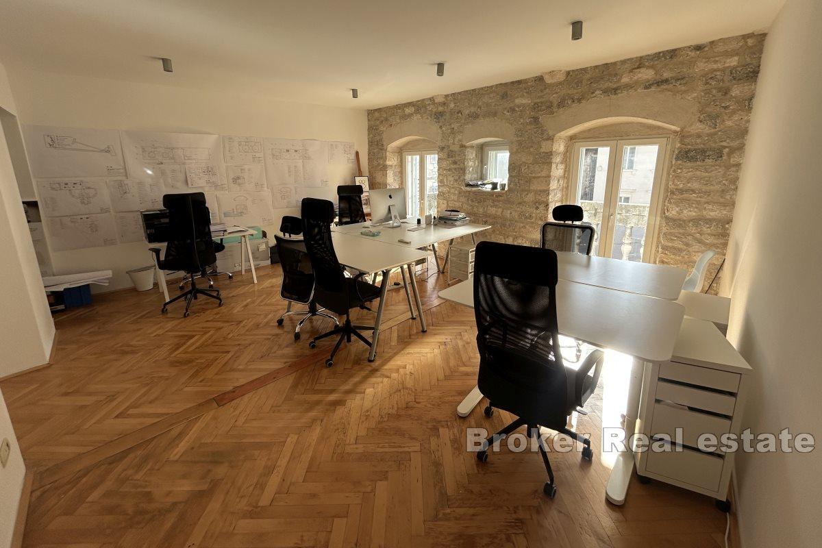 Třípodlažní byt v centru, na prodej