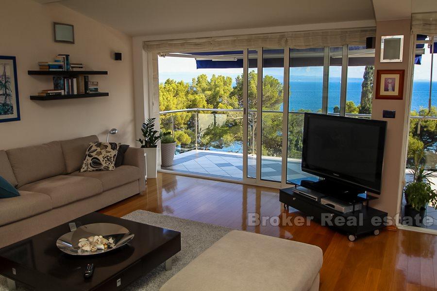 Moderní a pěkně vyzdobený penthouse, na prodej