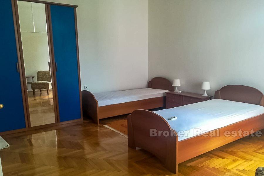 Komforan stan, Manuš, za najam