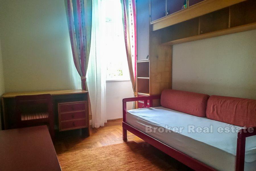 Komforan stan, Manuš, za najam