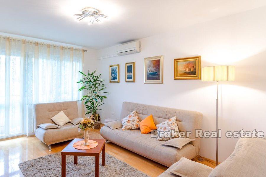 One bedroom apartment near center