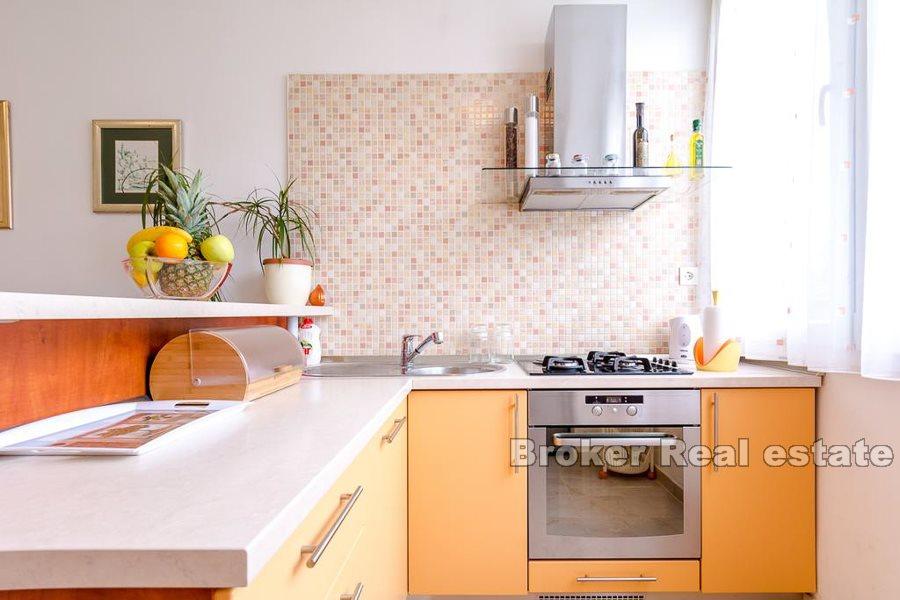 One bedroom apartment near center