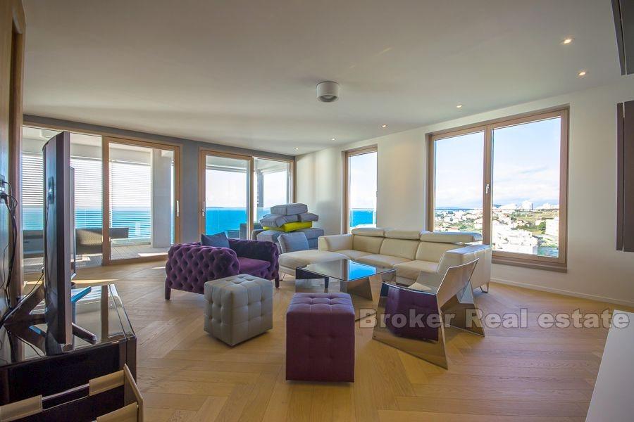 Duilovo, grand appartement de luxe de trois chambres