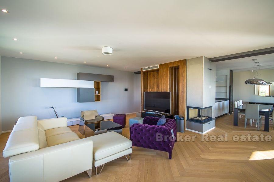 Duilovo, stor, luksuriøs leilighet med tre soverom