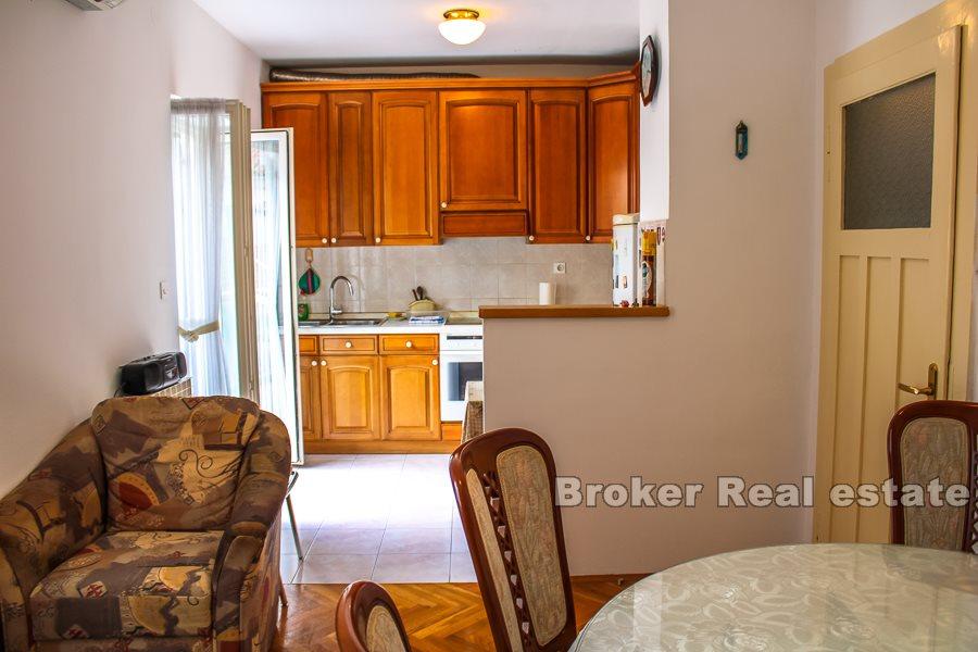 Maison jumelée sur trois étages, à vendre