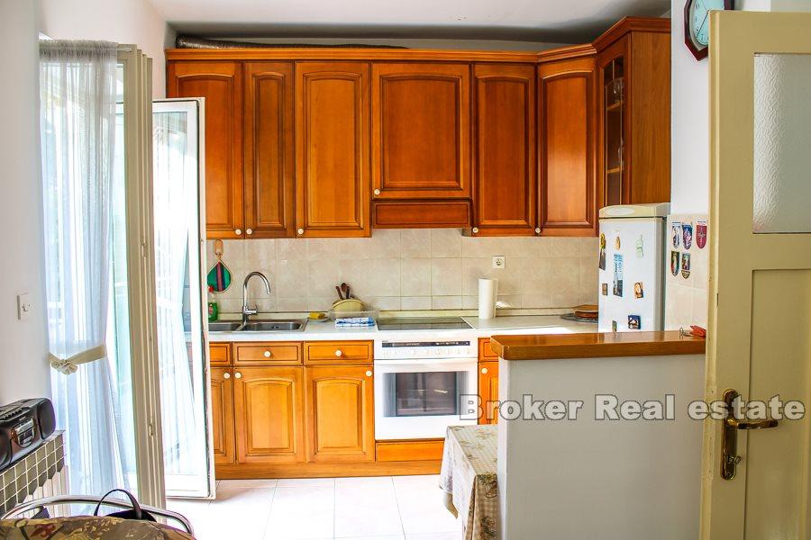 Maison jumelée sur trois étages, à vendre