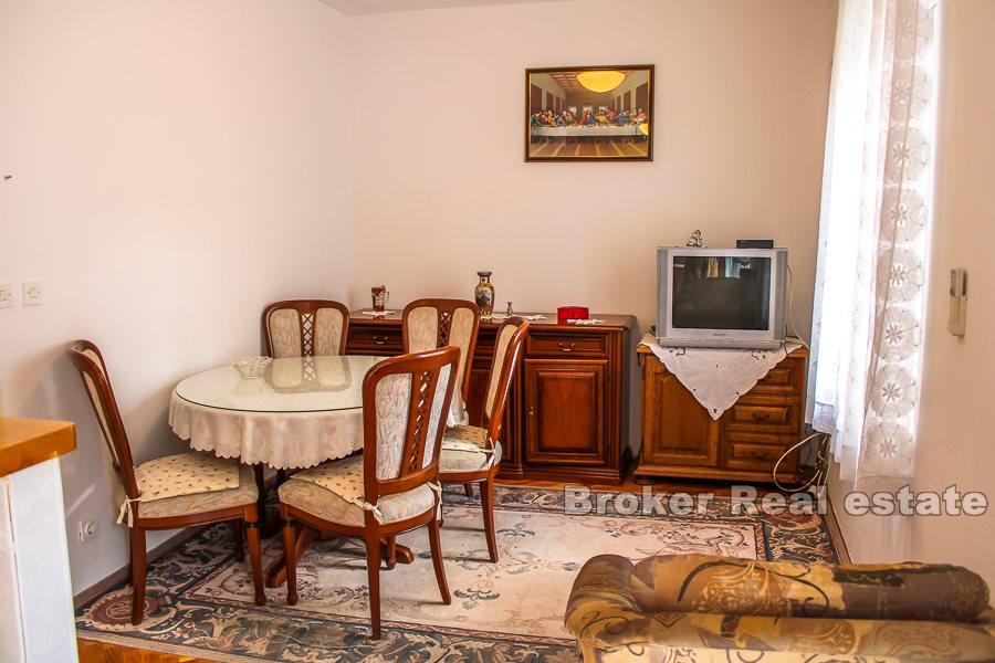 Maison jumelée sur trois étages, à vendre