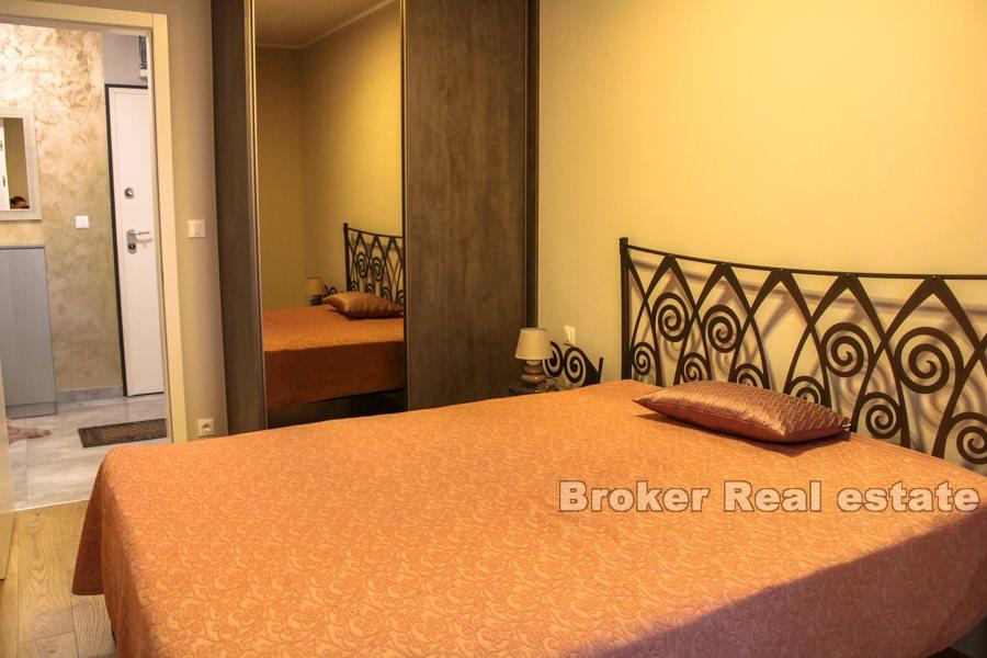 Apartment with sea view, for rent