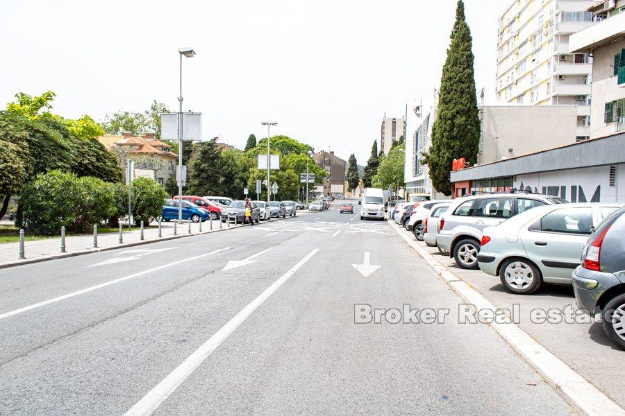 Large and comfortable apartment, Pojisan