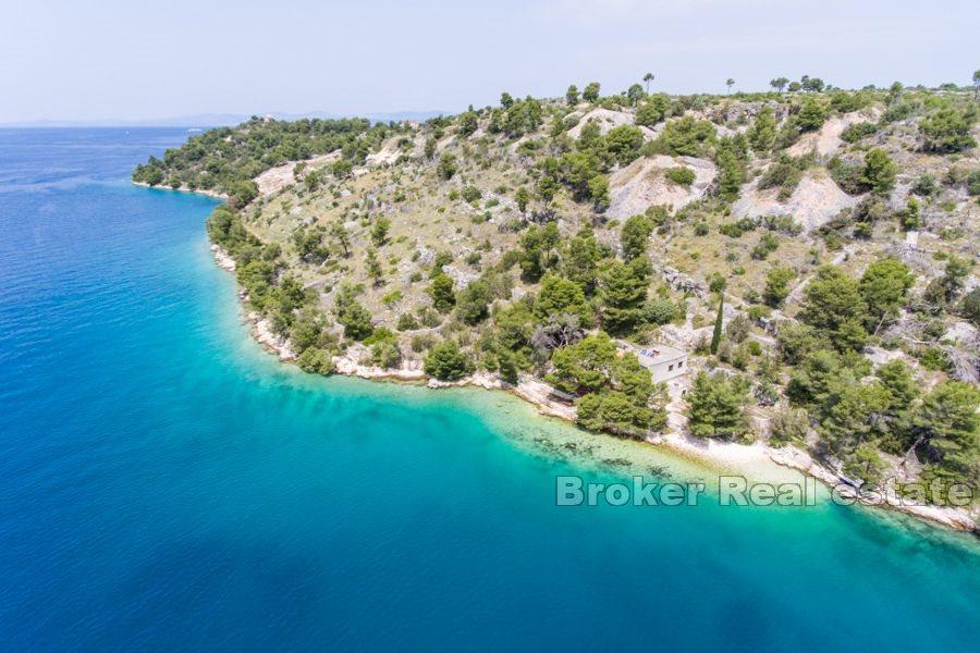 Agricultural land with sea view