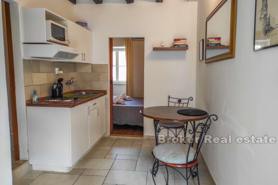 Semi-detached stone house on 3 floors