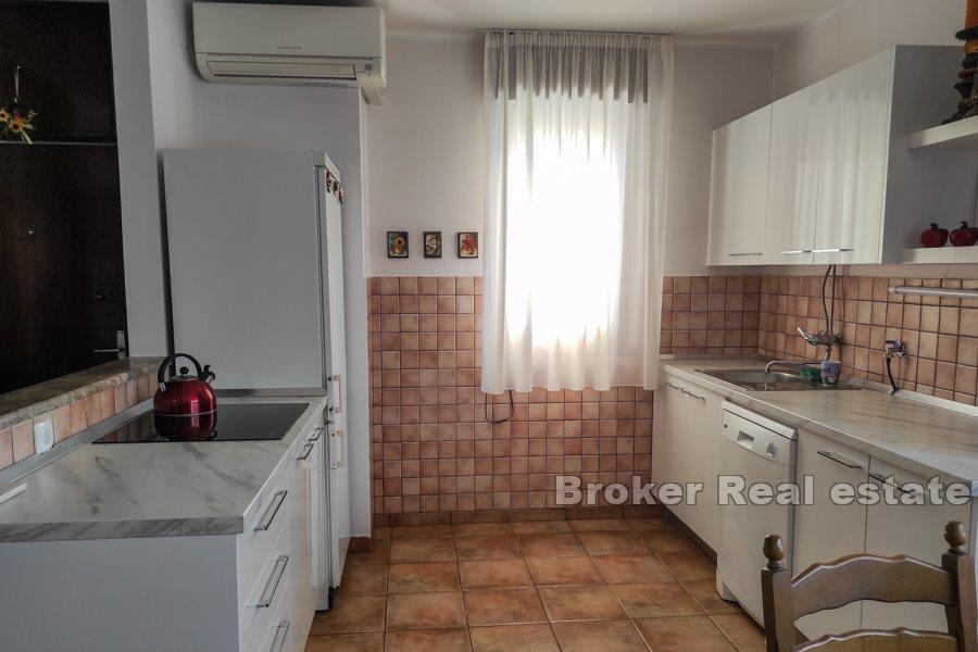 Comfortable apartment. for long lease