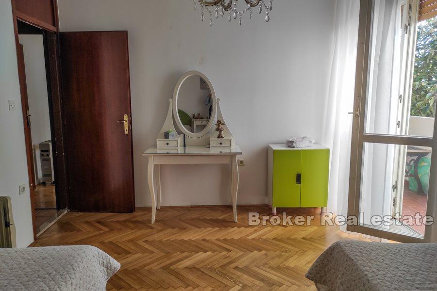 Comfortable apartment. for long lease