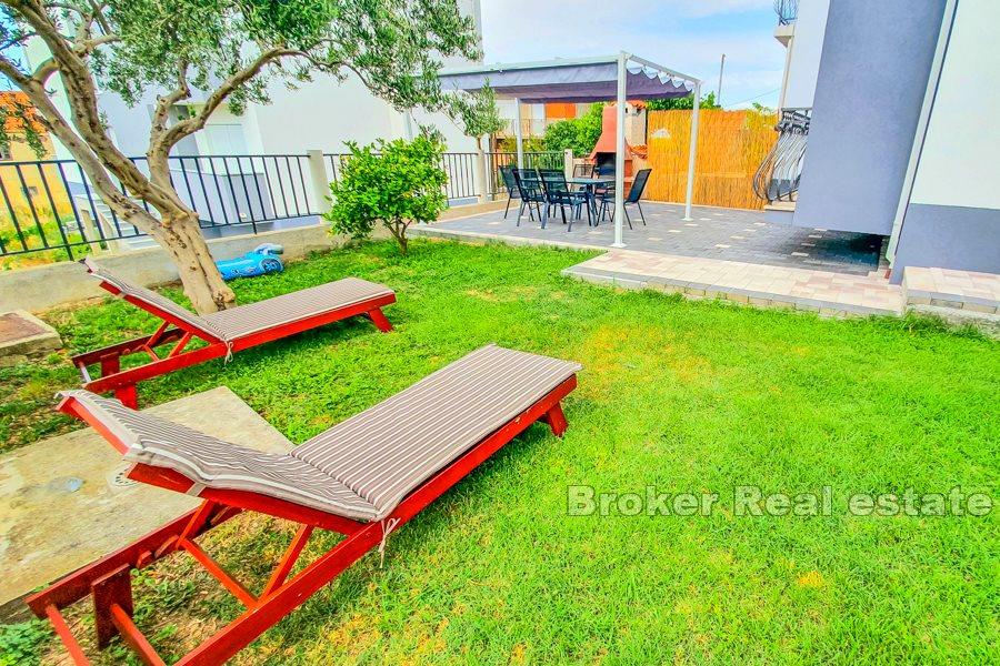 Maison jumelée récemment rénovée