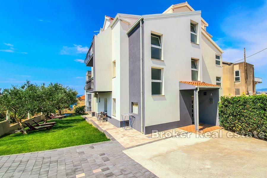 Maison jumelée récemment rénovée