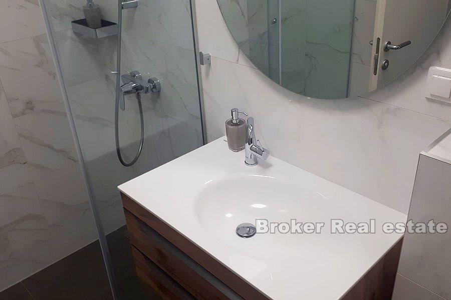 Znjan, Nowoczesny apartament z jedną sypialnią i widokiem na morze