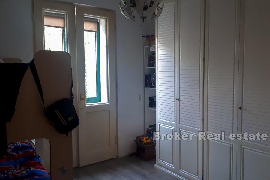 Spinut, spazioso appartamento vicino al centro della città