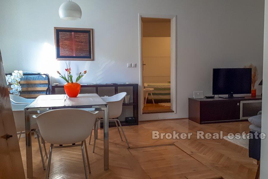 Centar, dvoetažan stan u kamenoj kući