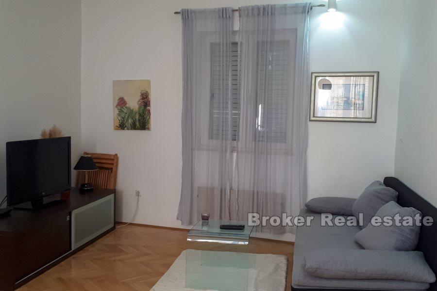 Centar, dvoetažan stan u kamenoj kući